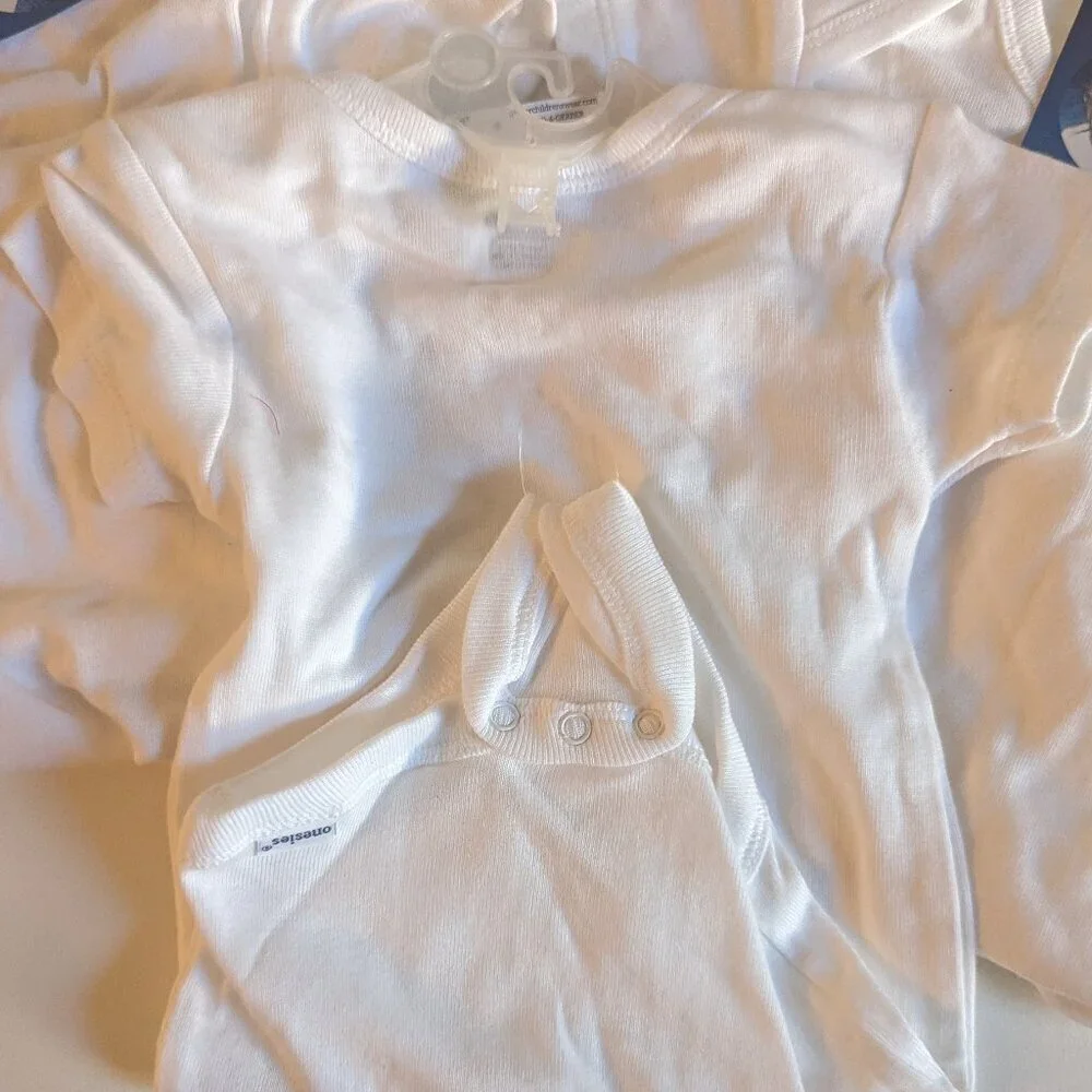 NWT 3 Gerber Onesies 9M Months White NEW on Hangers Baby Infant Clothes Jumper